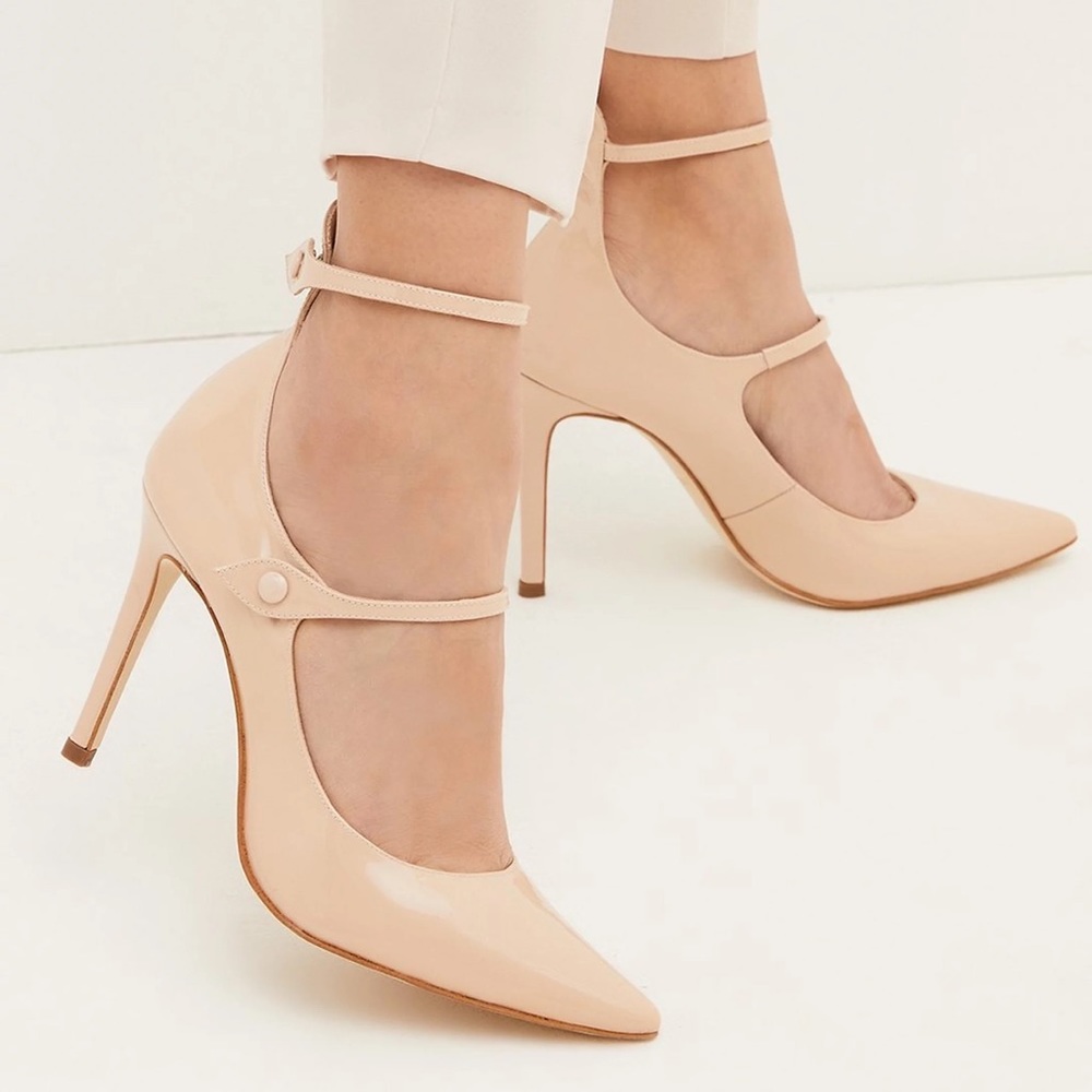 Beautiful perfect nude patent leather pumps